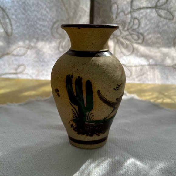 Tonala Mexico Small Pottery Vase Roadrunner - Picture 4 of 10